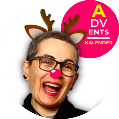 Sigrid als Weihnachtself mit roter Nase und Öhrchen.