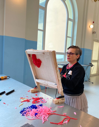 Ich lerne beim Tufting-Workshop