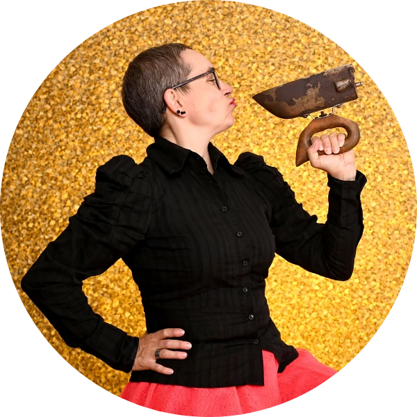 Buegeleisen-gold-webp-q88 Sigrid mit einem Bügeleisen